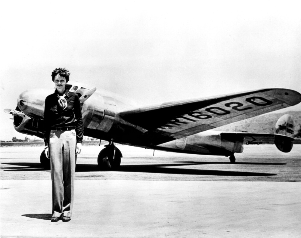 1932 Amelia Earhart completes transcontinental flight