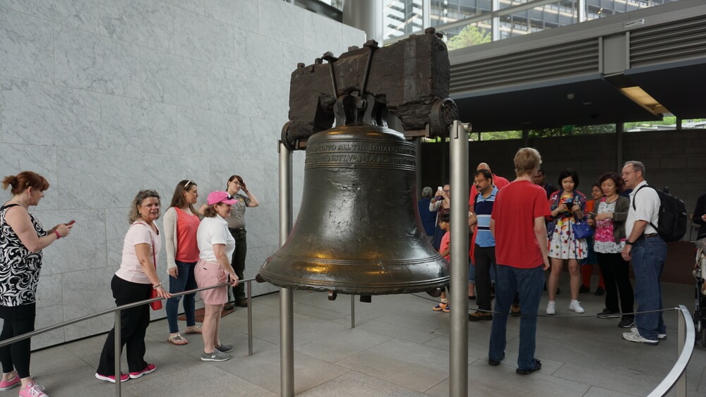 1752 Liberty Bell arrives in Philadelphia