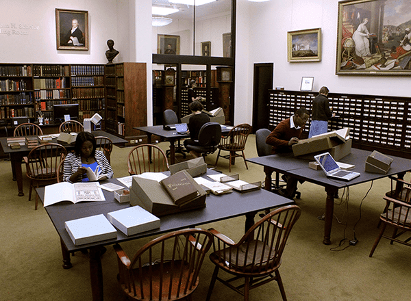 Benjamin Franklin Opens First Library