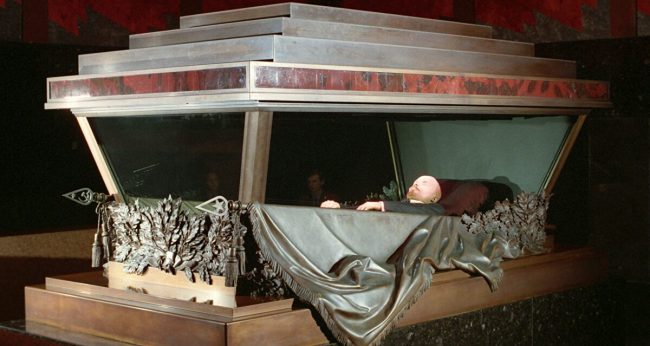 Lenin’s Body Gets Embalmed